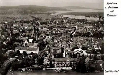 Ak Konstanz am Bodensee, Luftaufnahme von Konstanz am Bodensee mit Untersee, Strähle-Bild