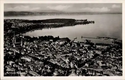 Ak Konstanz am Bodensee, Luftaufnahme von  Bodensee, Stadtansicht, Landschaft