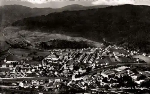 Ak Kollnau Waldkirch im Schwarzwald, Luftaufnahme von Kollnau, Berge, Häuser, Landschaft