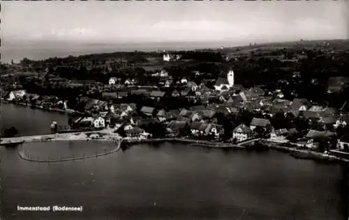 Ak Immenstaad am Bodensee, Luftaufnahme von Immenstaad, Bodensee, Häuser, Natur, See