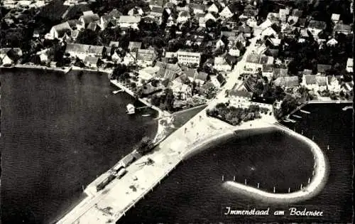 Ak Immenstaad am Bodensee, Luftaufnahme von Immenstaad, Bodensee, Häuser, Hafenansicht, Uferprome