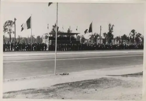 Original Foto Berlin Tiergarten, Ost-West-Allee, Alliiertenparade, um 1945/46, 13 x 17 cm