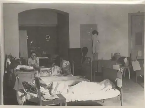 Original Foto Berlin Tiergarten, Zoobunker, Krankenhaus, Patientenzimmer, um 1945/46, ca. 13 x 17 cm