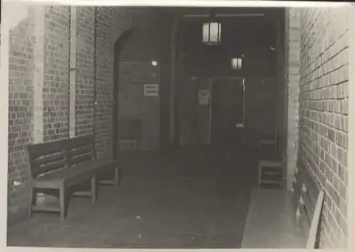 Original Foto Berlin Tiergarten, Zoobunker, Krankenhaus, Eingang,  um 1945/46, ca. 13 x 17 cm