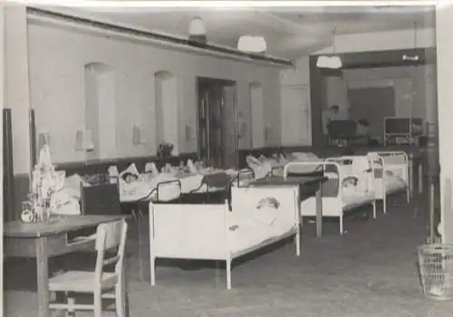 Original Foto Berlin Tiergarten, Zoobunker, Krankenhaus, Patientenzimmer, um 1945/46, ca. 13 x 17 cm