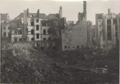 Original Foto Berlin Kreuzberg, Hollmannstraße, zerstörte Häuser, um 1945/46, ca. 13 x 17 cm