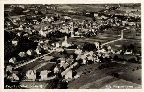 Ak Pegnitz in Oberfranken, Luftaufnahme von  fränkische Landschaft,  Gebäude