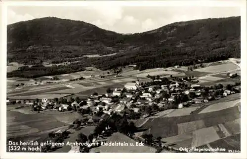 Ak Arnbruck im Bayerischen Wald Oberpfalz, Landschaft mit  Riedelstein, Eck, 532 m hoch, Flugaufn