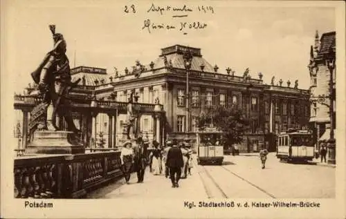 Ak Potsdam in Brandenburg, Königliches Stadtschloss von der Kaiser-Wilhelm-Brücke, Straßenbahn