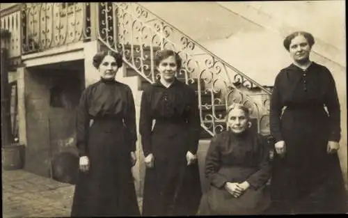 Foto Ak Vier Frauen, Familienbild, Gruppenfoto