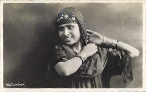 Ak Maghreb, Araberin in Tracht, Porträt