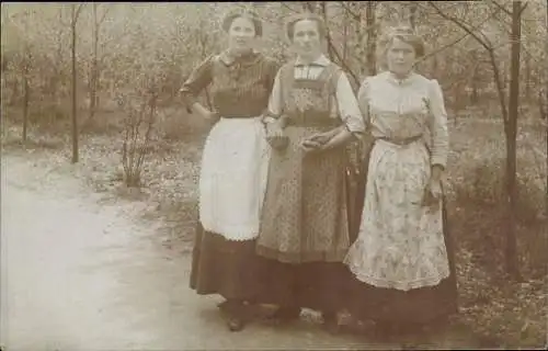 Foto Ak Drei Frauen, Portrait