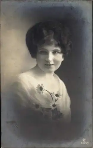 Ak Junge Frau, Portrait