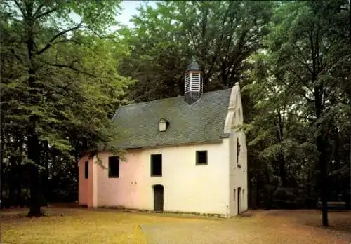 Ak Süchteln Viersen in Nordrhein Westfalen, Irmgardis-Kapelle,  Gebäude im Wald, grüne Umgebung