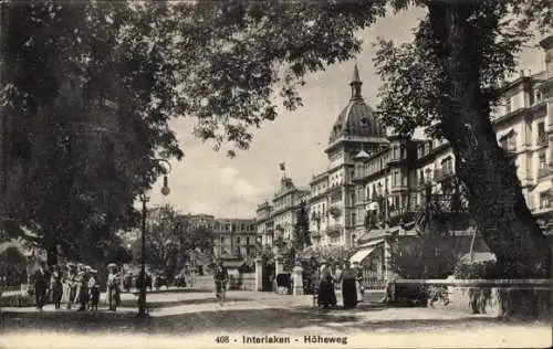 Ak Interlaken Kanton Bern Schweiz,  Höheweg, alte Gebäude, Bäume, Spaziergänger