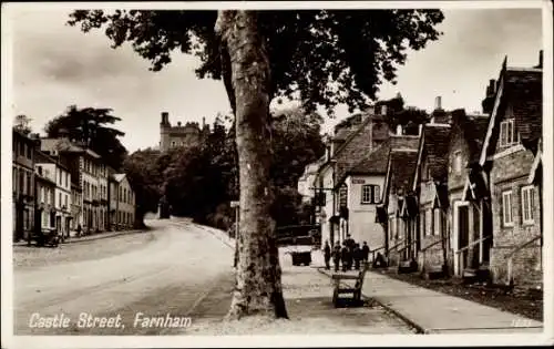 Ak Farnham Surrey England, Castle Street,  Hausansicht, schwarz-weiß, Straßenansicht