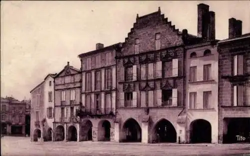Ak Bazas Gironde, Alte Häuserzeile, Platz der Republik, XV. Jahrhundert, sepia Ton