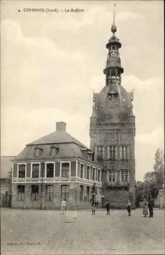 Ak Comines Nord, Le Beffroi, s Gebäude, Markt mit Personen