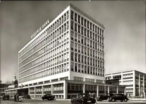Ak Berlin Charlottenburg, Hardenbergstr., Berliner Bank Hochhaus, Außenansicht, Autos