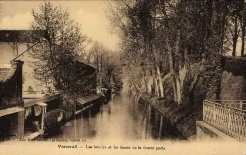 Ak Verneuil sur Avre Eure, Les lavoirs et les fossés de la fausse porte, Wasserlauf, Bäume