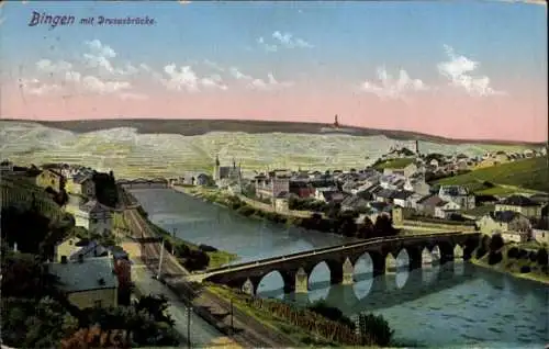 Ak Bingen am Rhein, Stadtansicht mit Drususbrücke, Flusslandschaft, Häuserreihe