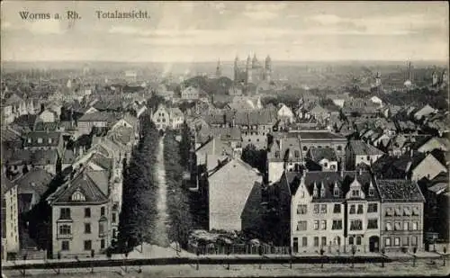 Ak Worms am Rhein, Totale Ansicht von  Stadtansicht mit Gebäuden, Straßen, Kirchtürmen