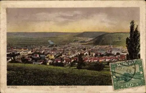 Ak Merzig an der Saar, Gesamtansicht von  grüne Hügel, Gebäude in der Stadt, Fluss im Hintergrund