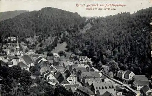 Ak Bad Berneck im Fichtelgebirge Bayern, Kurort Berneck, Blick von der Kirchleite, Häuser und Kir