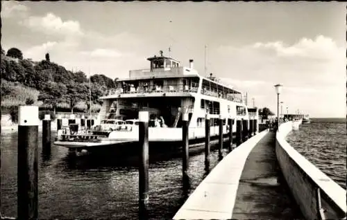 Ak Meersburg am Bodensee, Fähre im Hafen, Steg, Boote, romantische Landschaft,  
