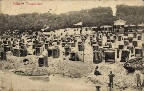 Ak Ostseebad Göhren auf Rügen, Strand mit vielen Badekabinen, Bäume im Hintergrund