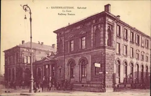 Ak Kaiserslautern in der Pfalz, Bahnhof, La Gare, Railway Station,  Architektur
