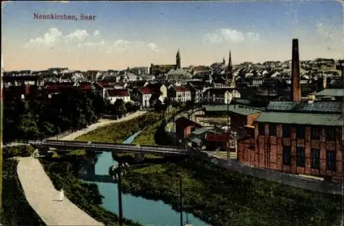 Ak Neunkirchen im Saarland, Panoramablick auf  Saar, Fluss, Stadtansicht, Bauwerke