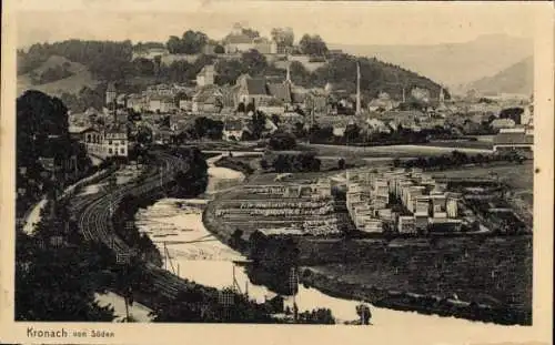 Ak Kronach in Oberfranken, Blick auf  Stadtansicht, Fluss, Bahngleise, Felder