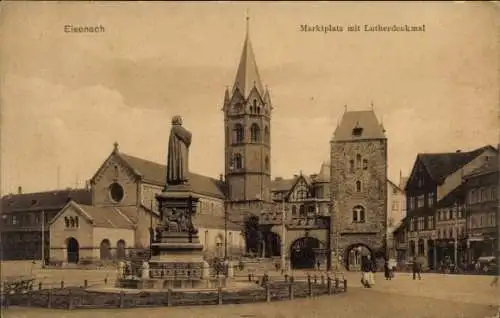 Ak Lutherstadt Eisenach Thüringen, Hellthal, Marktplatz mit Lutherdenkmal,  Architektur, Statue