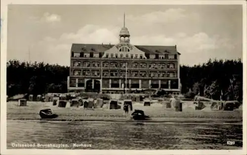 Ak Ostseebad Brunshaupten Kühlungsborn, Ostseebad  Kurhaus, Gebäude, Strand, Kutschen, Himmel