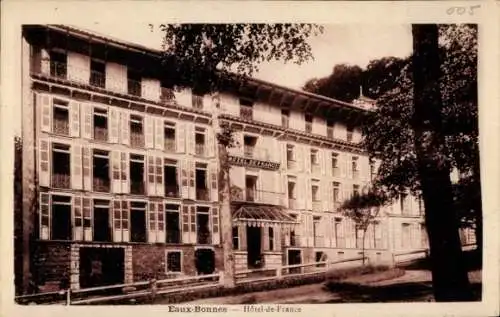 Ak Aas Eaux-Bonnes Hautes-Pyrénées, Hotel de France,  Ansicht, Bäume, Nähe zur Natur