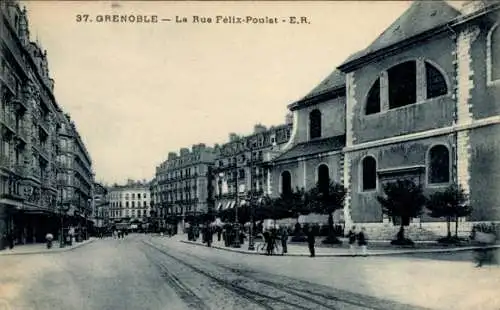 Ak Grenoble Isère, Straße La Rue Félix-Poulat,  Gebäude, viele Menschen