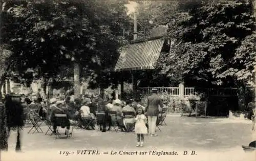 Ak Vittel Lothringen Vosges, Le Concert sur l'Esplanade, Menschen, Kinder, Grünanlagen, Stühle
