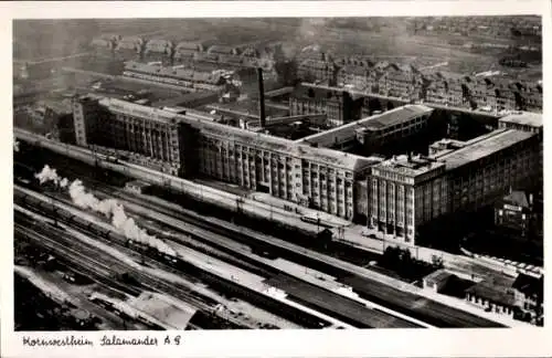Ak Kornwestheim in Württemberg, Luftaufnahme, großer Fabrikkomplex, Bahnlinie, Dampflokomotiven