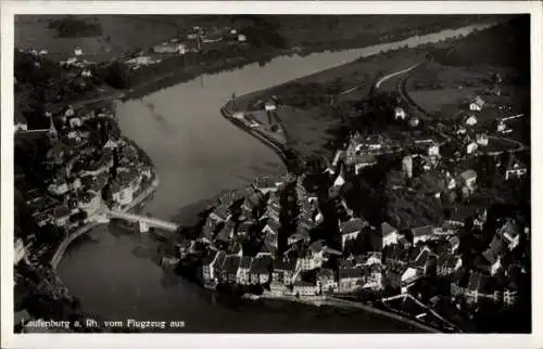 Ak Laufenburg am Hochrhein, Flugaufnahme von  Rhein, Landschaft, Architektur, Fluss