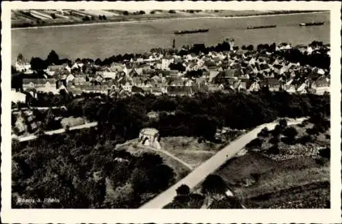 Ak Rhens am Rhein, Luftaufnahme von Rhens, Rhein, Häuser, Fluss, Natur