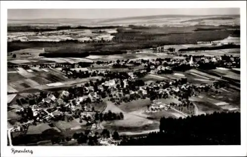 Ak Rosenberg Weischlitz im Vogtland, Luftaufnahme des Dorfes, grüne Felder, Häuser, Wald