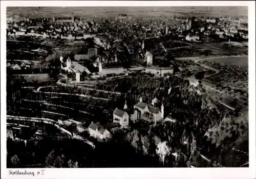 Ak Rothenburg ob der Tauber Mittelfranken, Luftaufnahme von Rothenburg,  Stadtmauer, Gebäude