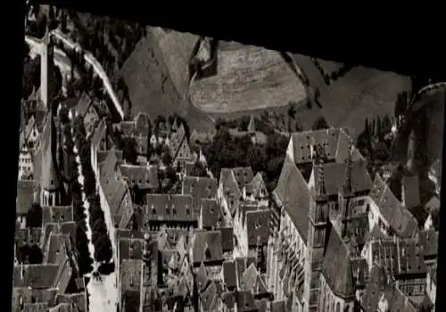 Ak Rothenburg ob der Tauber Mittelfranken, Luftaufnahme der Altstadt mit zahlreichen Dächern, Kir