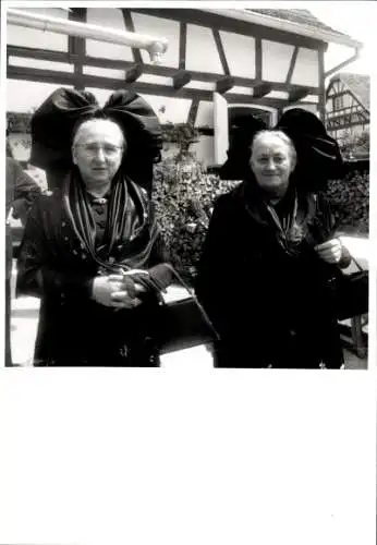 Foto Elsässer Frauen in Tracht, Blaesheim Bläsheim Elsass Bas Rhin, 1968