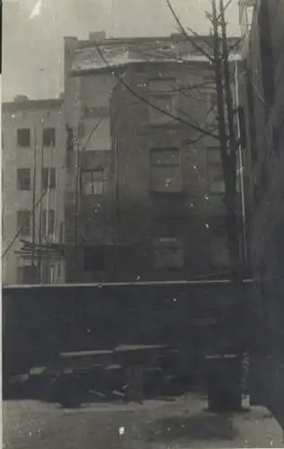 Original Foto Berlin Kreuzberg, Naunynstraße 3, Hofseite, um 1945/46, ca. 13 x 18 cm