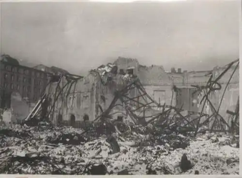 Original Foto Berlin Charlottenburg, Messe, zerstörte Ausstellungshallen, um 1945/46, ca. 13 x 18 cm