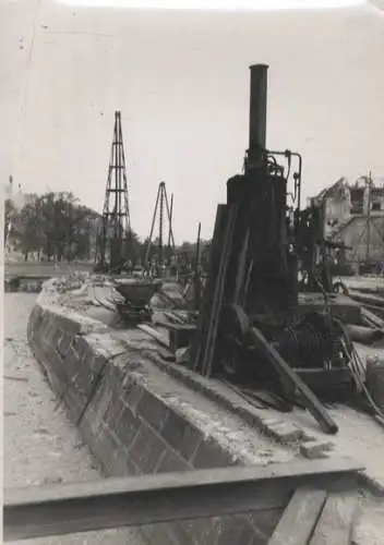 Original Foto Berlin Kreuzberg, Hallesches Tor, Nord-Süd-Bahn, um 1945/46, ca. 13 x 18 cm
