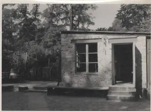 Original Foto Berlin Kreuzberg, Werkstattbaracke im Viktoriapark, um 1945/46, ca. 13 x 18 cm