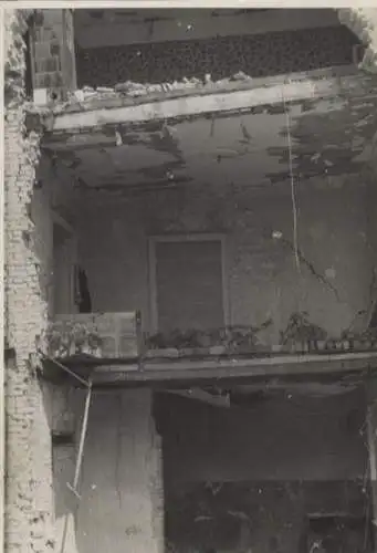 Original Foto Berlin Kreuzberg, Gitschiner Straße, zerstörtes Wohnhaus, um 1945/46, ca. 13 x 18 cm